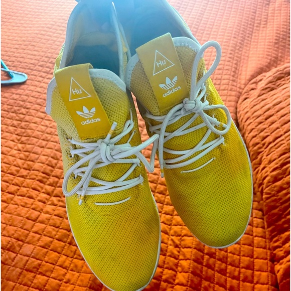 pharrell sneakers yellow